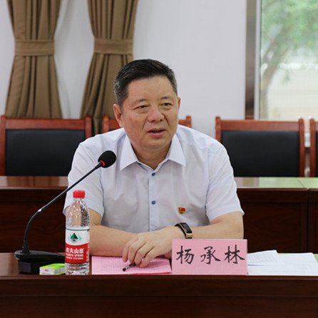 伟德源自英国始于1946集团党委书记杨承林同志与新入党同志进行集体谈话