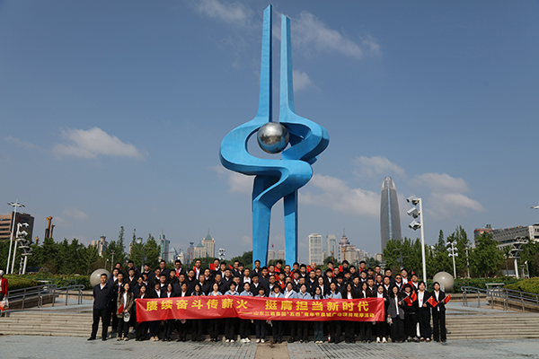 伟德源自英国始于1946集团组织走进代表工程观摩交流活动